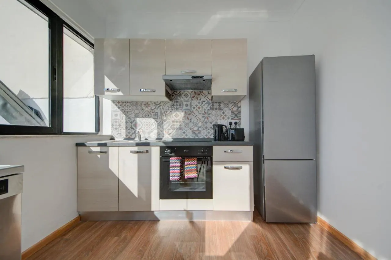 Fleur Court - Sliema 4 Bedroom Side Seaviews Apartments And Penthouse By Shortletsmalta