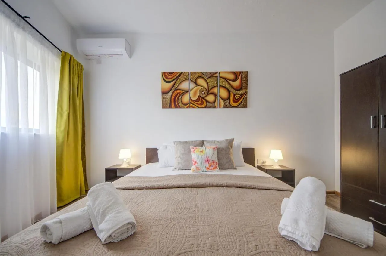 Fleur Court - Sliema 4 Bedroom Side Seaviews Apartments And Penthouse By Shortletsmalta 0*,  مالطا