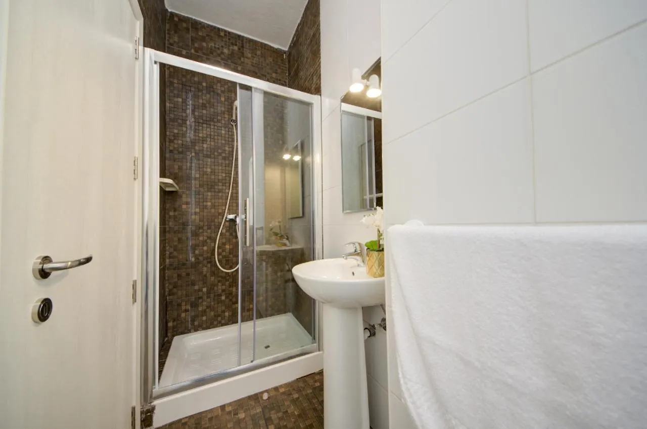 Fleur Court - Sliema 4 Bedroom Side Seaviews Apartments And Penthouse By Shortletsmalta