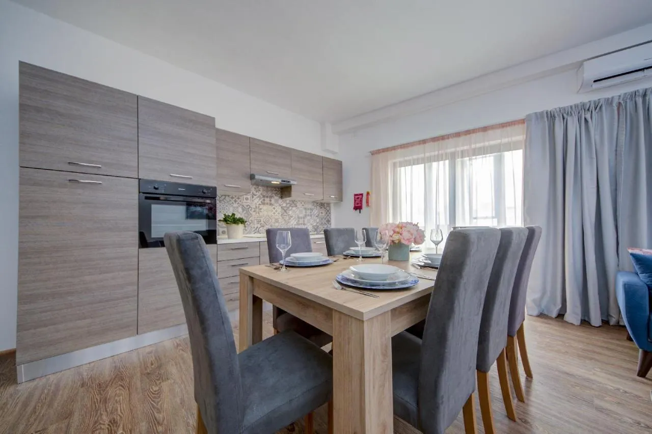 Fleur Court - Sliema 4 Bedroom Side Seaviews Apartments And Penthouse By Shortletsmalta