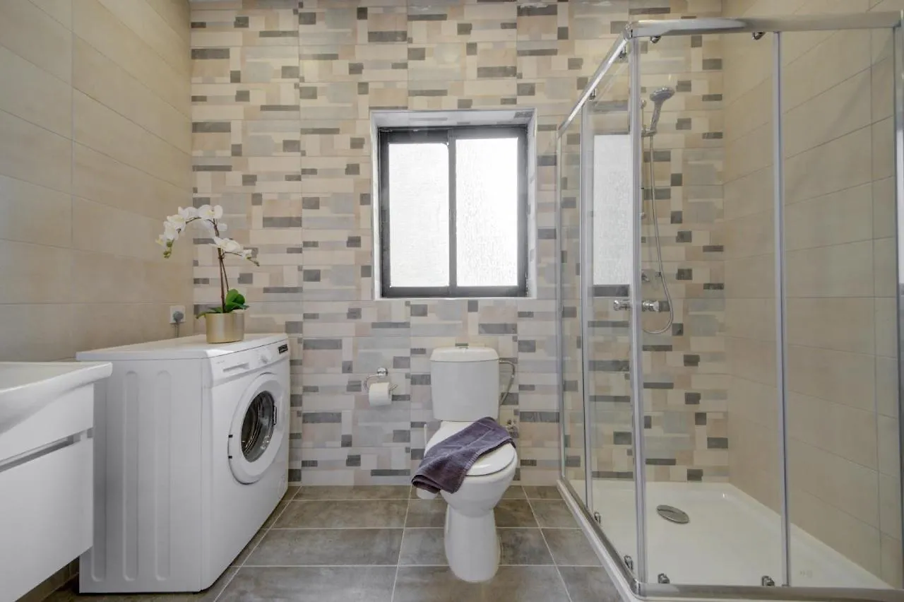Fleur Court - Sliema 4 Bedroom Side Seaviews Apartments And Penthouse By Shortletsmalta