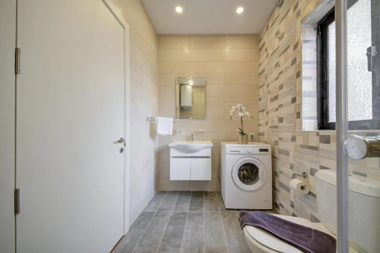 Fleur Court - Sliema 4 Bedroom Side Seaviews Apartments And Penthouse By Shortletsmalta